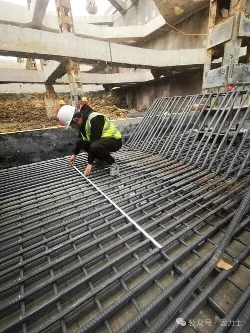 What Makes the Forward-Reverse